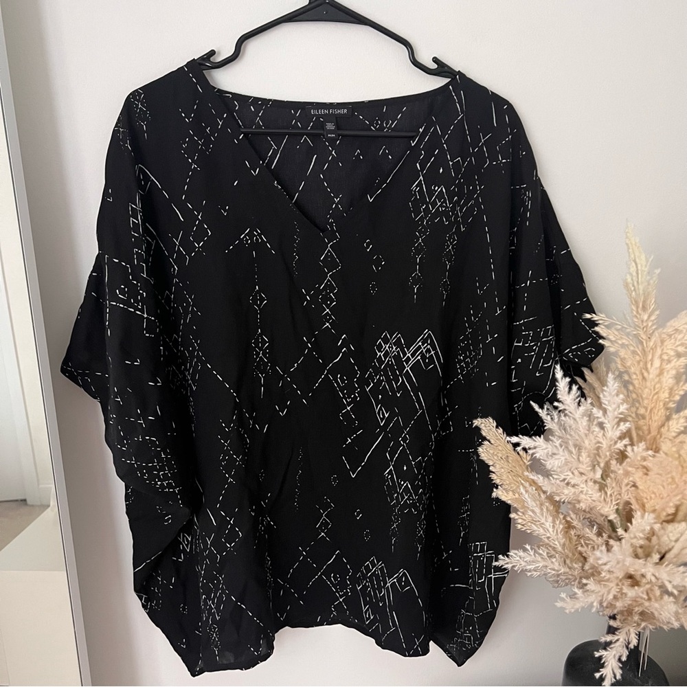 EILEEN FISHER Printed Silk V Neck Wedge Blouse